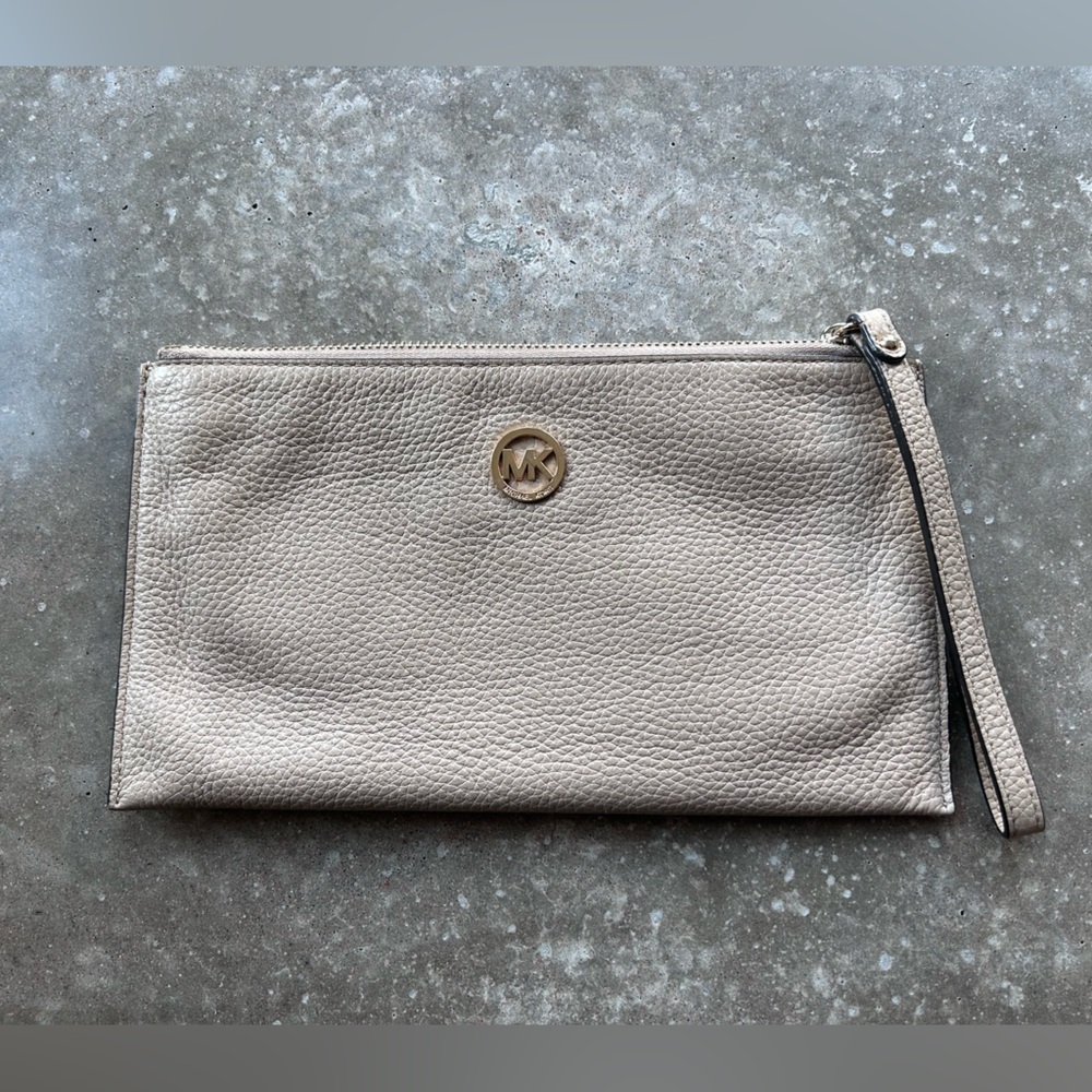 Michael Kors Pebbled Leather Clutch – Golden Beige